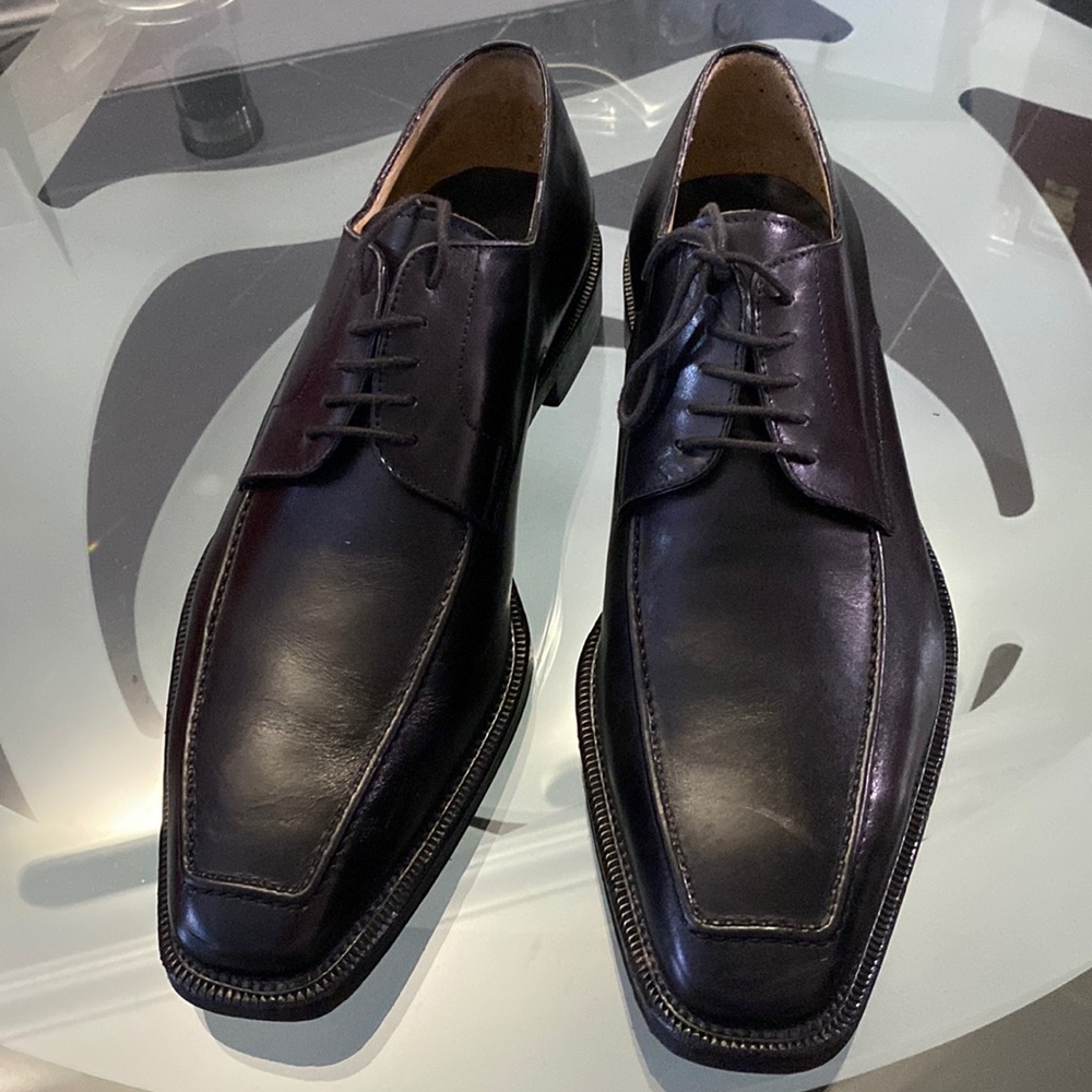 Ermenegildo Zegna black lace up dress shoes. Good condition. 10.5